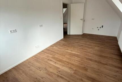 Kernsanierte Dachgeschosswohnung Knallhütter Straße 25 · 34134 zimmer