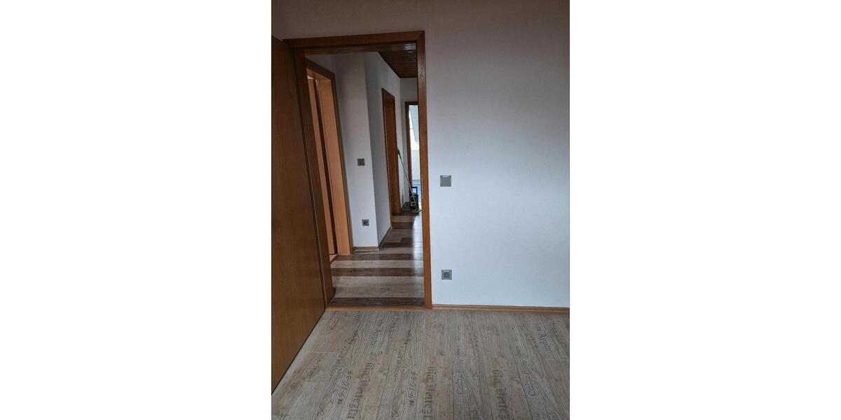 Dachgeschoßwohnung Schmidgaden - 4 Zimmer, 120 m&sup2;, 1.100&euro; | Angebot:26200829