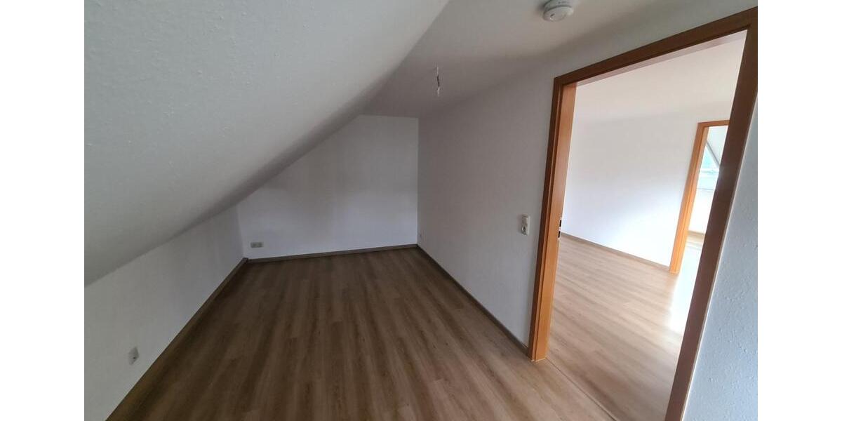 Dachgeschoßwohnung Oberschöna - 2 Zimmer, 50 m&sup2;, 300&euro; | Angebot:24745161