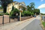 Exklusive Erdgeschoßwohnung in den Weinbergen, Südterrasse (60 m²) und Garten, Stellplätze