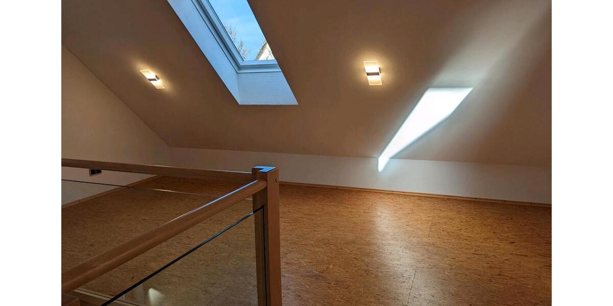 Dachgeschoßwohnung Adelshofen - 4 Zimmer, 132 m&sup2;, 910&euro; | Angebot:26537137