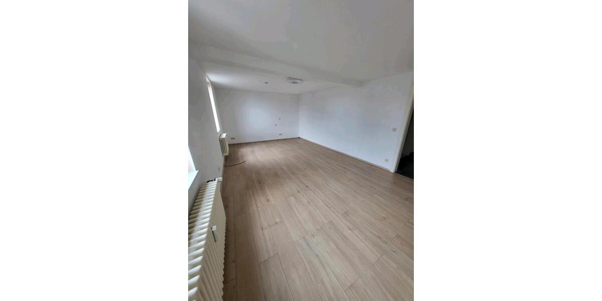 Etagenwohnung Neuhaus am Rennweg - 2 Zimmer, 60 m&sup2;, 570&euro; | Angebot:26670705