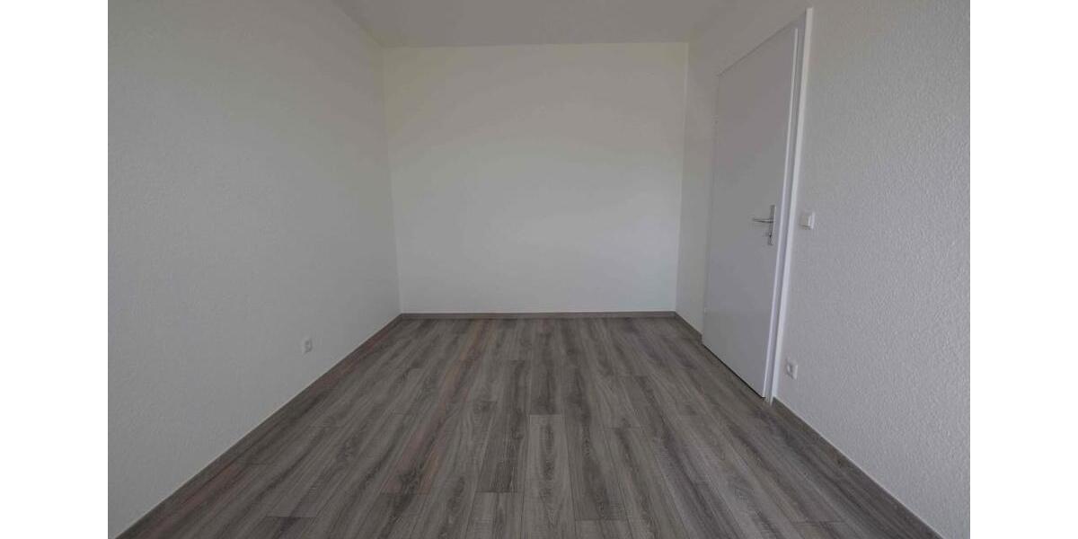 +++ Renovierte Erdgeschosswohnung mit Balkon und Wanne +++ 3 zimmer