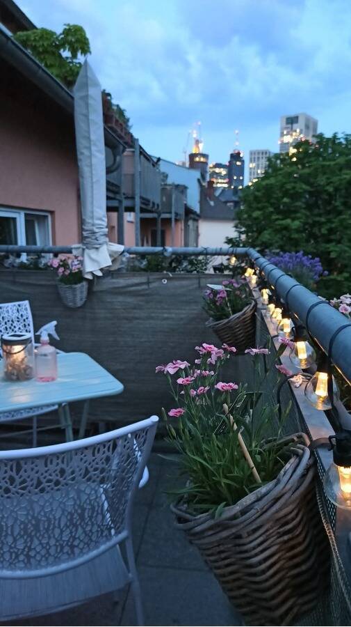 **Schicke, helle 2-Zi. Maisonette Wohnung, Westend-Nord, Reuterweg + EBK + Balkon**