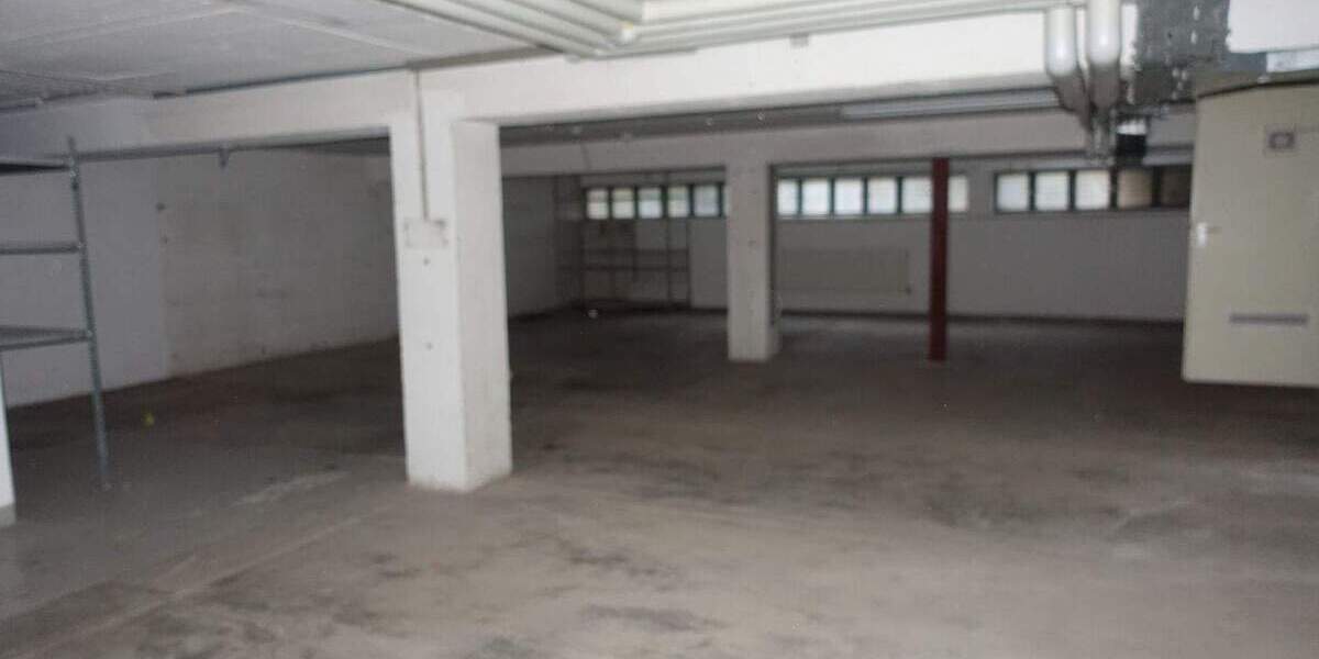 großzügige Büro- und Lagerräume mit 3 WC zimmer