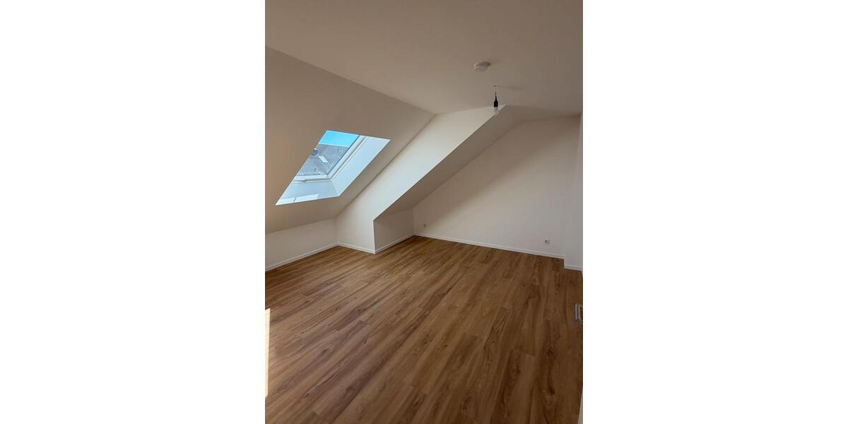 Dachgeschoßwohnung Mönchengladbach Süd - 3 Zimmer, 97 m&sup2;, 1.500&euro; | Angebot:26101906