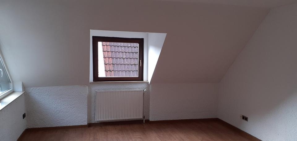 Dachgeschoßwohnung Mainz Ebersheim - 3 Zimmer, 70 m&sup2;, 850&euro; | Angebot:26006252