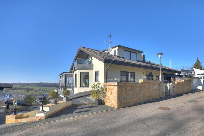 Elegantes Zuhause mit Panoramablick in Traumhafter Lage