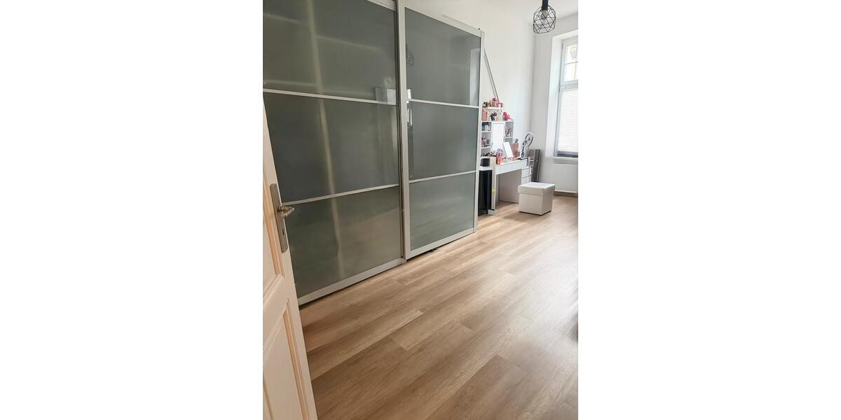 Etagenwohnung Lage - 4 Zimmer, 138 m&sup2;, 1.340&euro; | Angebot:26638396