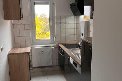 Renovierte 2-Raum-Wohnung mit Balkon in Groitzsch – ab sofort bez zimmer