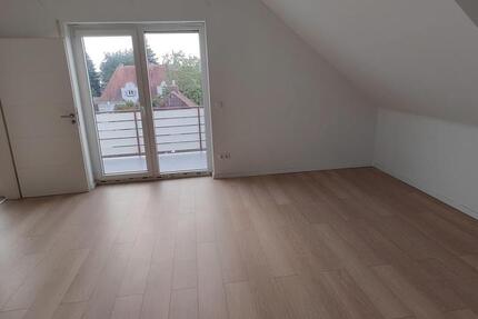 Schöne DG 2 ZKB ETW - mit EBK, Stellplatz in GER zimmer