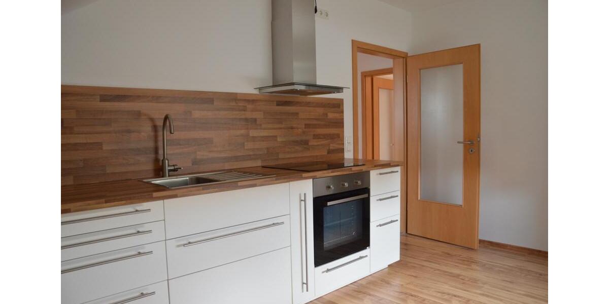 Dachgeschoßwohnung Weiding - 4 Zimmer, 85 m&sup2;, 600&euro; | Angebot:25046044