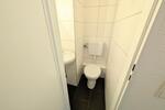 **Was will man mehr? +Balkon +frisch gestrichen +Laminat +modernes Badezimmer** zimmer