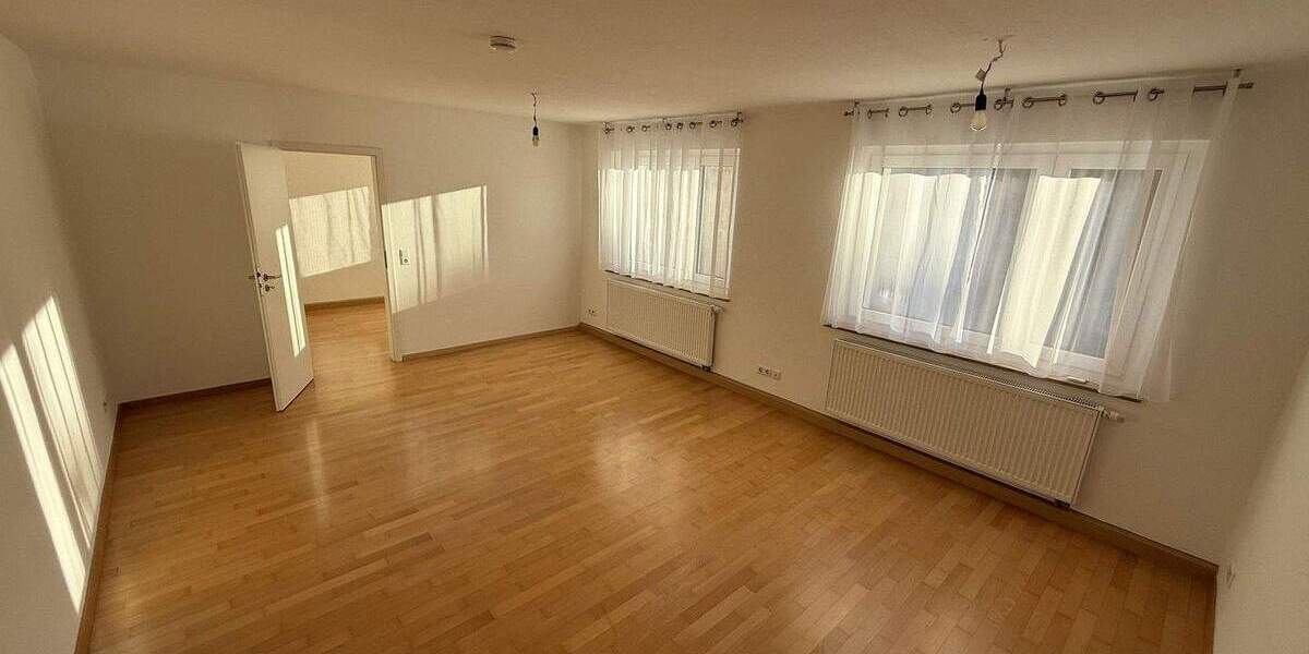 4,5-Zimmer-Wohnung Halbhöhenlage von Stuttgart, Renoviert, EBK, 2XBalkon, Stellplatz, u.m.v. 4 zimmer