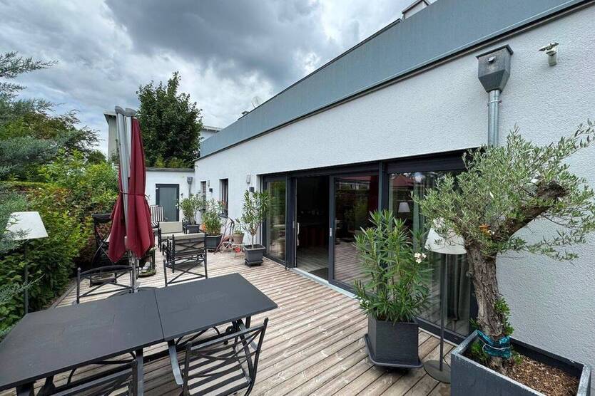 Modernes EFH mit Sauna, Dachterrasse & Whirlpool - stilvoll wohnen mit viel Platz