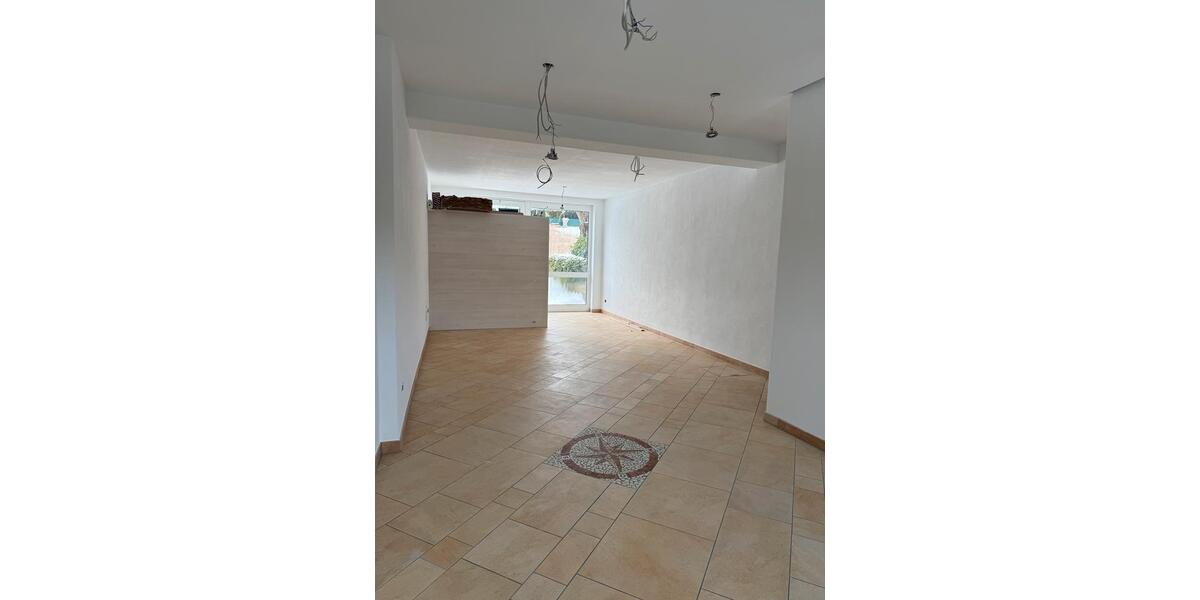 Etagenwohnung Uersfeld - 5 Zimmer, 130 m&sup2;, 980&euro; | Angebot:24385571