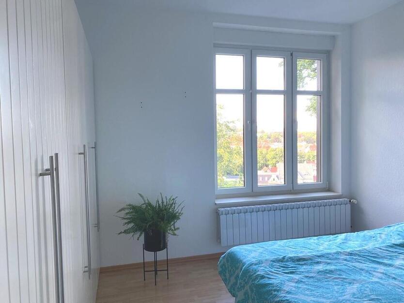 Ruhig gelegene 3-Zimmer-Wohnung mit Wintergarten auf großem Grundstück am Friedensberg