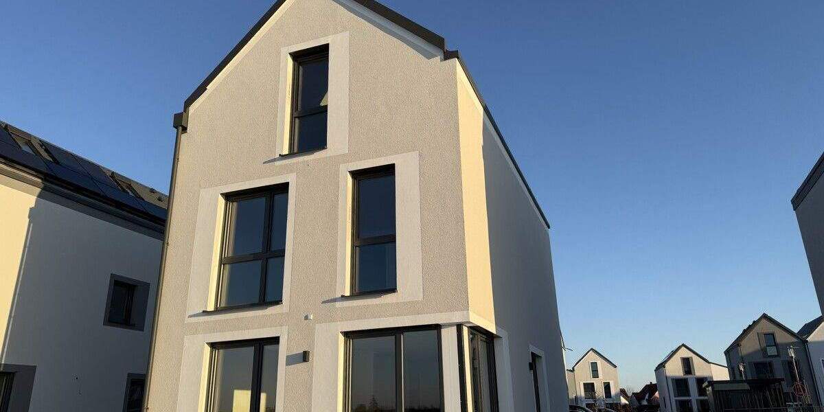Einfamilienhaus Köfering - 4 Zimmer, 150 m&sup2;, 2.100&euro; | Angebot:24582246