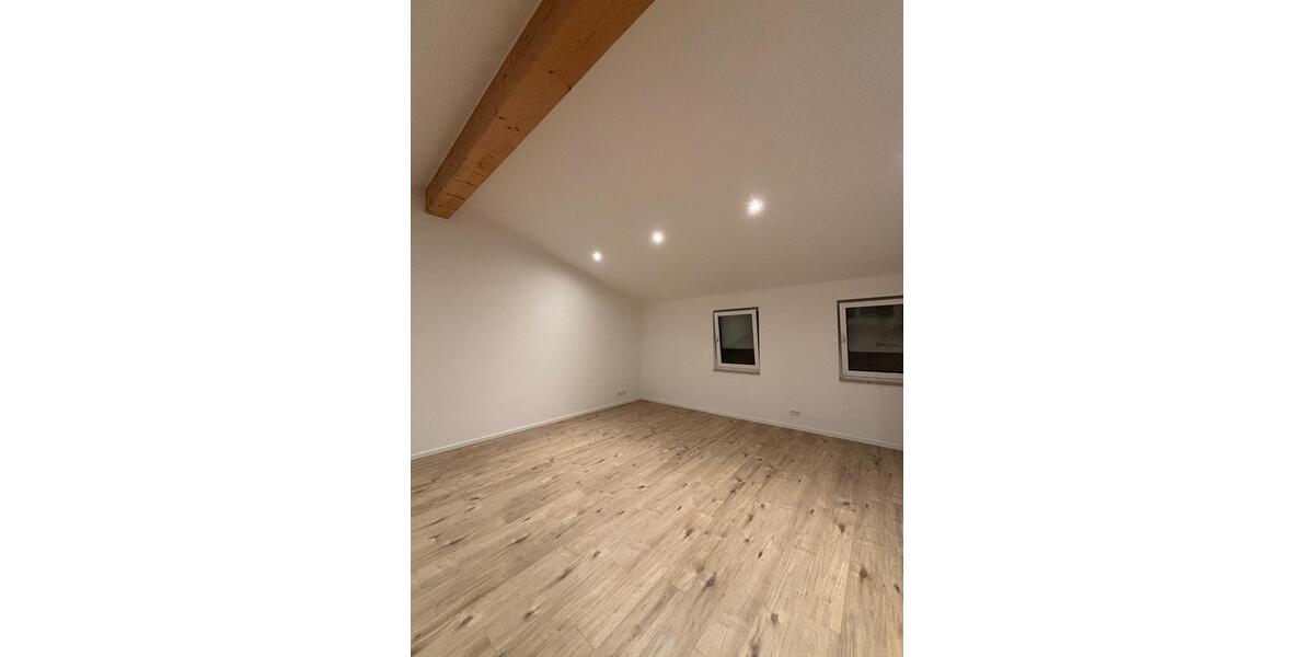 Maisonettenwohnung Barbing - 5.5 Zimmer, 150 m&sup2;, 2.100&euro; | Angebot:24327338