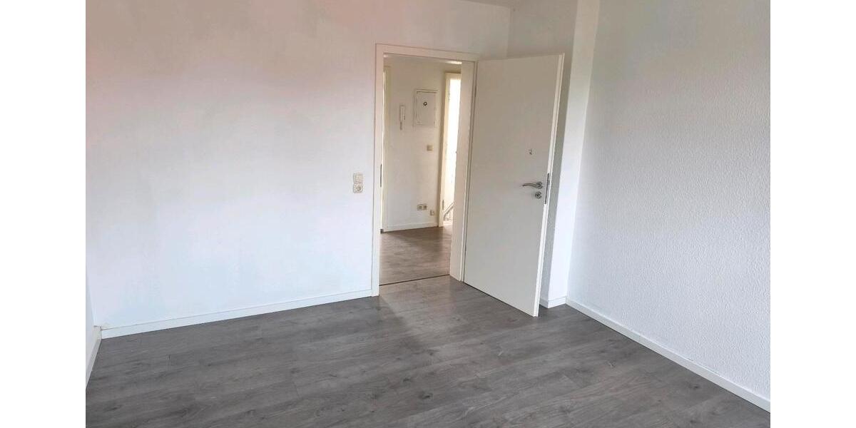Etagenwohnung Zörbig - 3 Zimmer, 65 m&sup2;, 450&euro; | Angebot:26669911