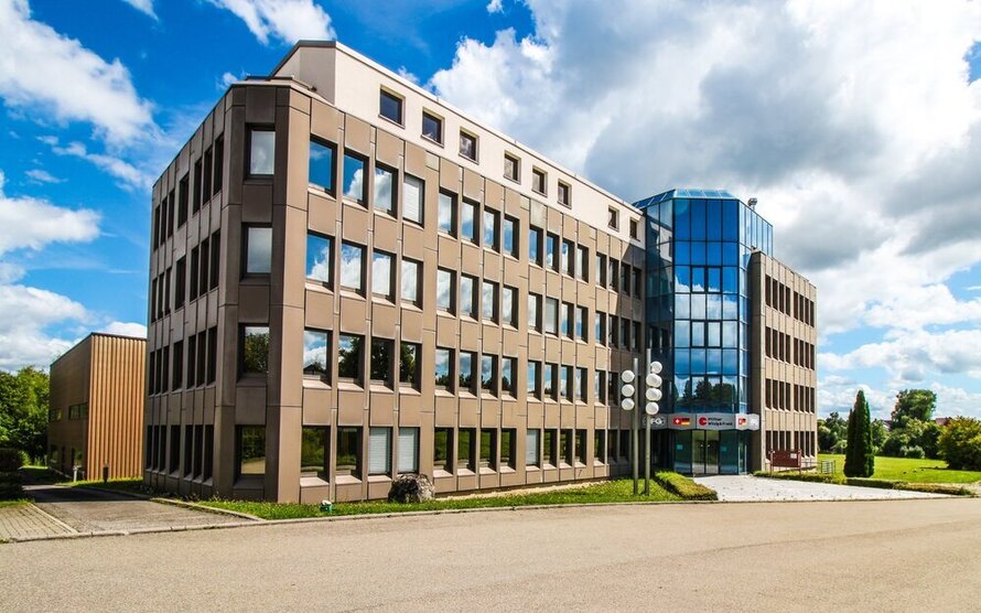 Attraktive GewerbeImmobilie mit großer Produktionshalle & Büroflächen - Teilflächen möglich!