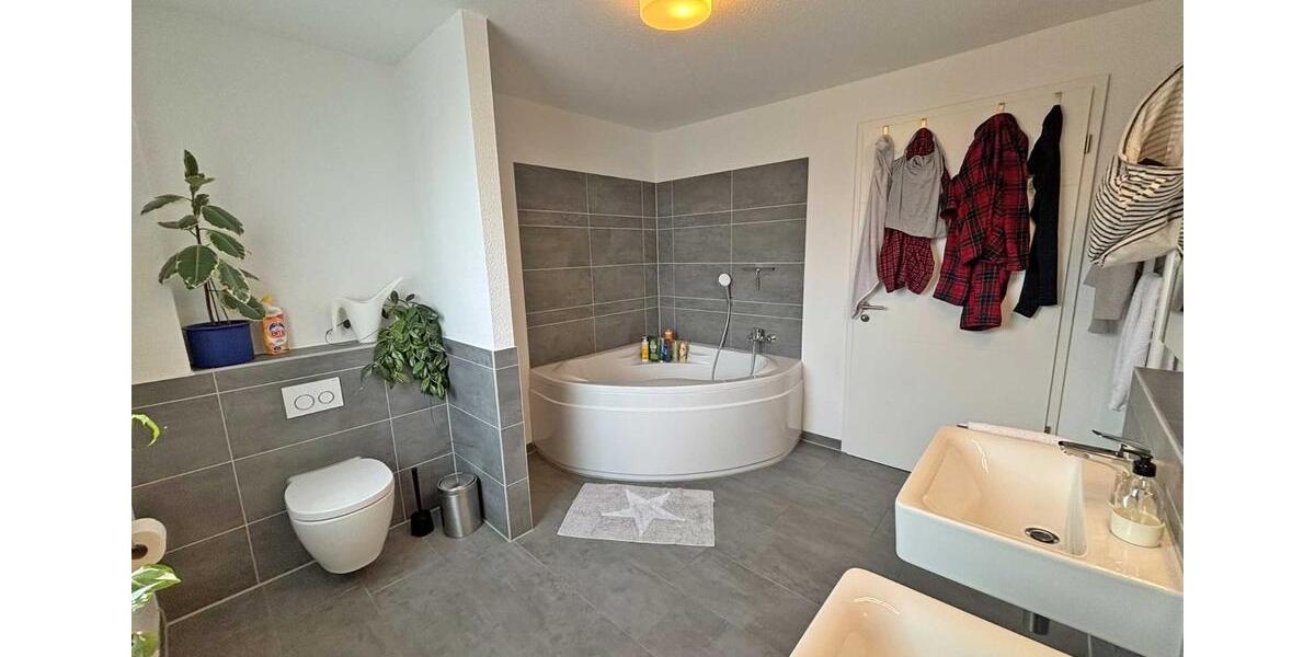 Effizient wohnen, stilvoll leben – Neubau-Doppelhaushälfte (KfW 40) mit Carportstellplatz an der Eschenallee [Z-04470] 4 zimmer