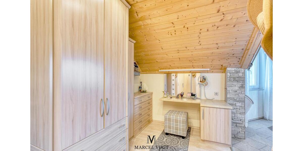 Einfamilienhaus Hülben - 8.5 Zimmer, 337 m&sup2;, 4.620&euro; | Angebot:23816966