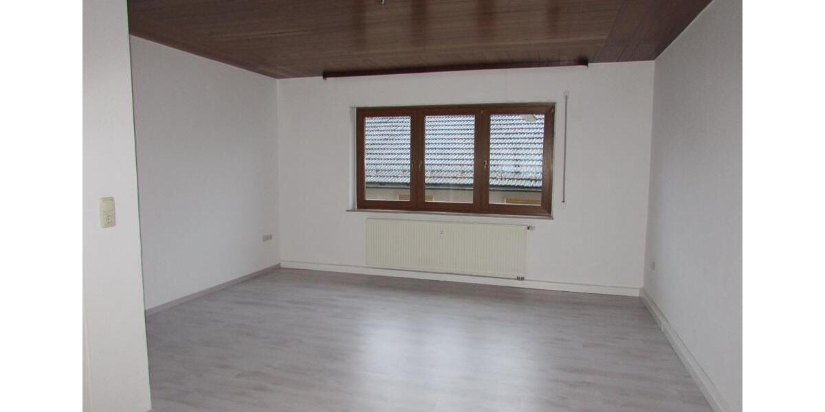 Etagenwohnung Kronach - 3 Zimmer, 85 m&sup2;, 620&euro; | Angebot:25046121