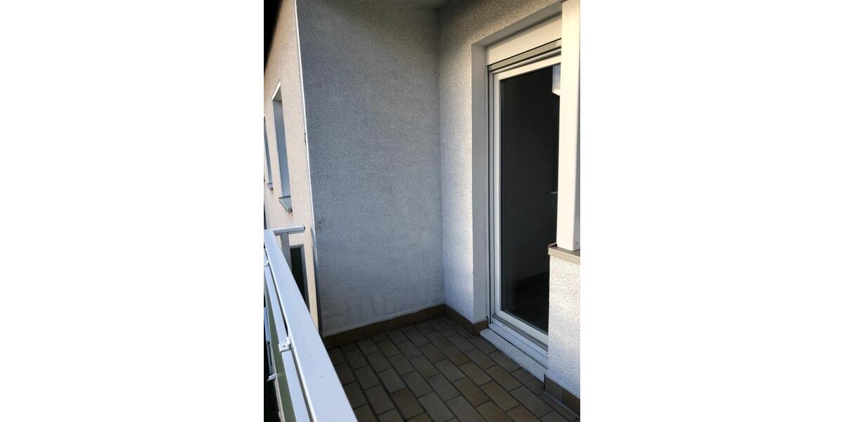 70 qm Wohnung mit Balkon, renoviert zu vermieten 6 zimmer