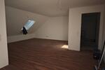 Moderne Dachgeschosswohnung mit Küche: Erstbezug 3 zimmer