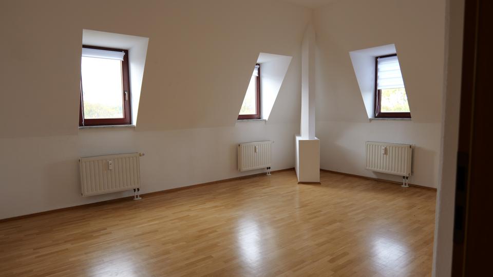 Dachgeschoßwohnung Auerbach/Vogtland Vogtland - 2.5 Zimmer, 59 m&sup2;, 330&euro; | Angebot:23201719