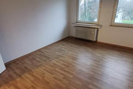 Wer will mich!? Günstig geschnittene 3-Zimmer-Wohnung zimmer