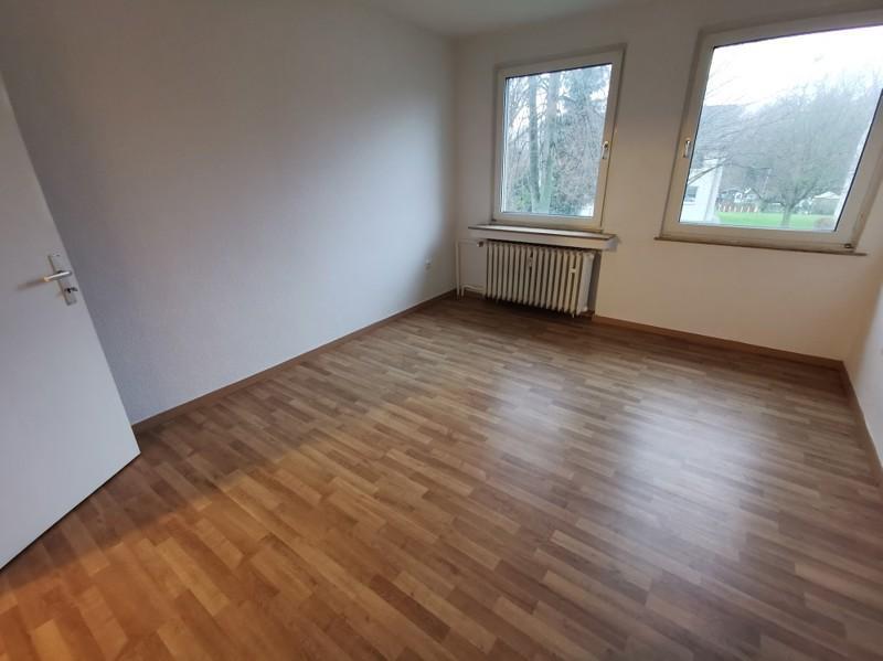 Wer will mich!? Günstig geschnittene 3-Zimmer-Wohnung zimmer