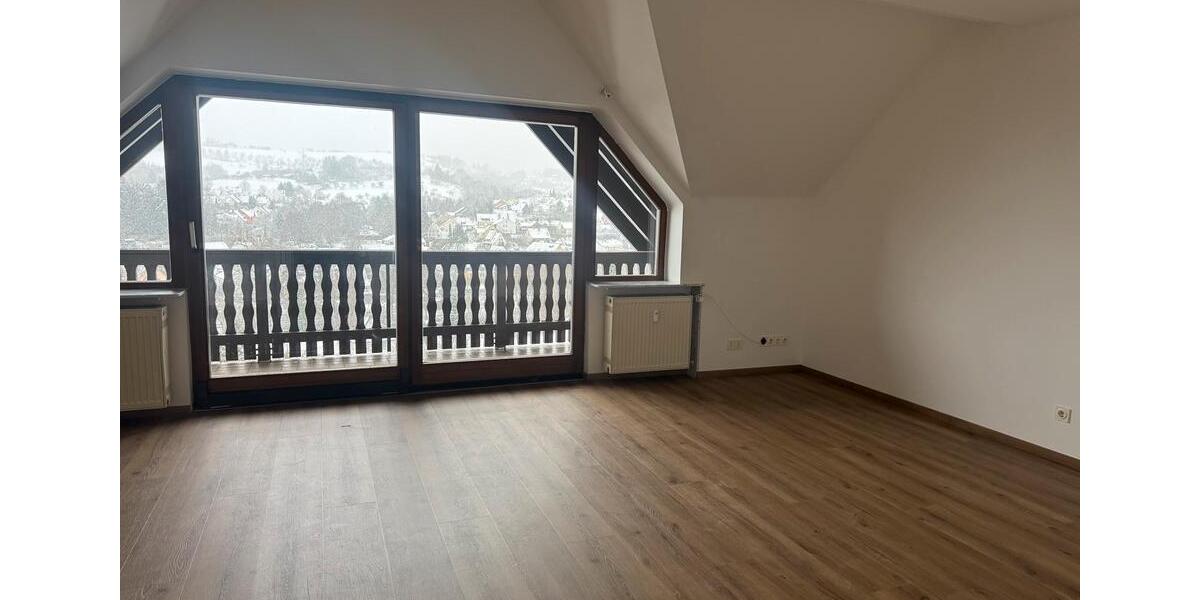 Dachgeschoßwohnung Aschaffenburg Damm - 4 Zimmer, 115 m&sup2;, 1.050&euro; | Angebot:25170206