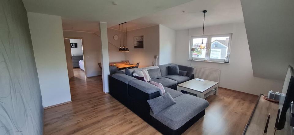 Dachgeschoßwohnung Lohfelden - 3 Zimmer, 85 m&sup2;, 850&euro; | Angebot:26256111