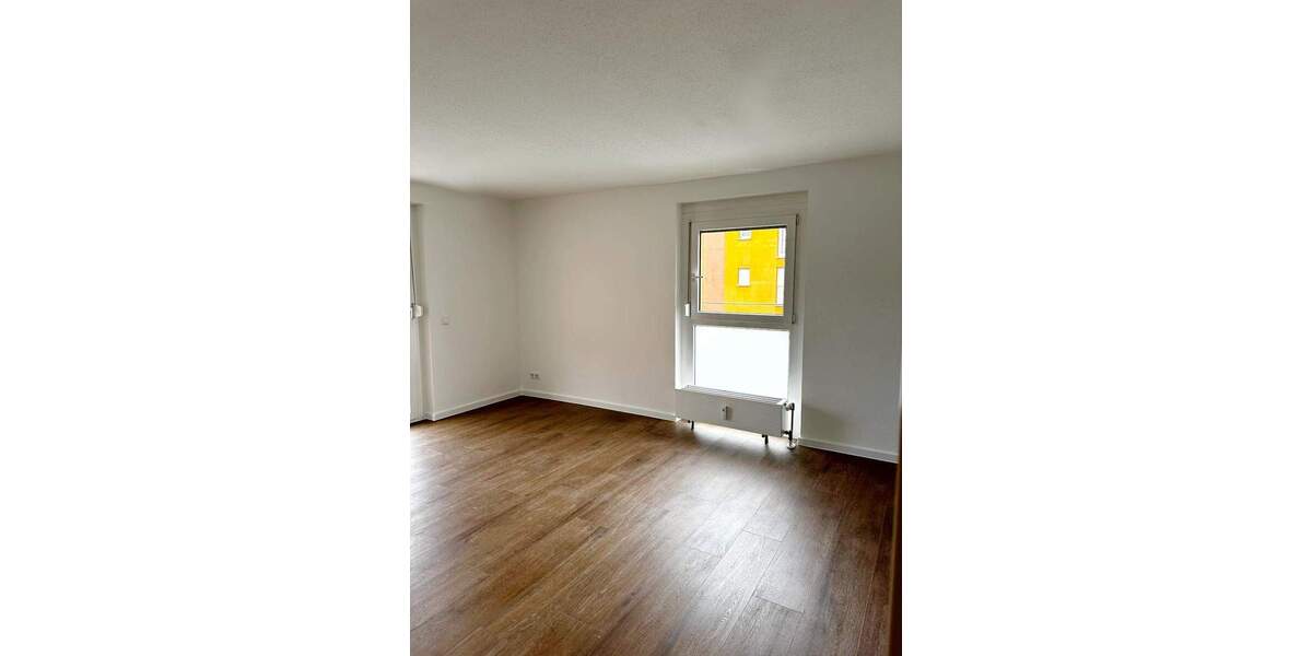 Renovierte 2 Zimmer + Tageslichtbad mit Dusche + neuer Boden + Balkon mit Blick ins Grüne 2 zimmer