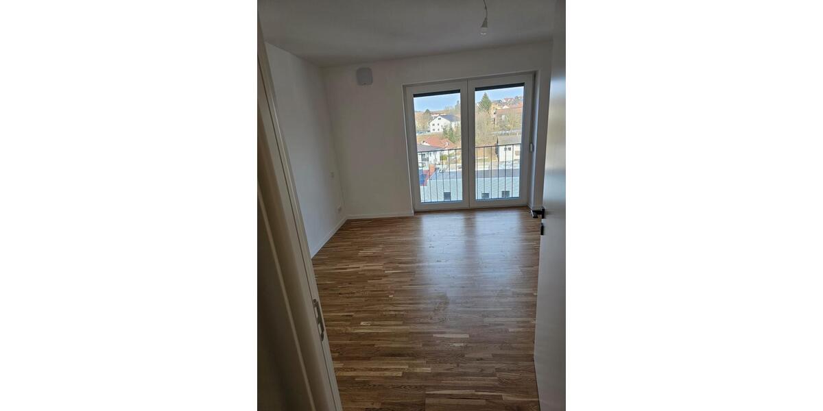 Etagenwohnung Rottenburg an der Laaber - 4 Zimmer, 117 m&sup2;, 1.295&euro; | Angebot:26026751