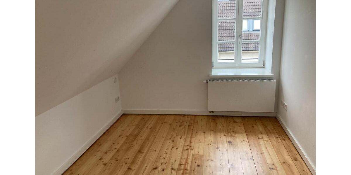 Dachgeschoßwohnung Warstein - 5 Zimmer, 129 m&sup2;, 900&euro; | Angebot:26612574