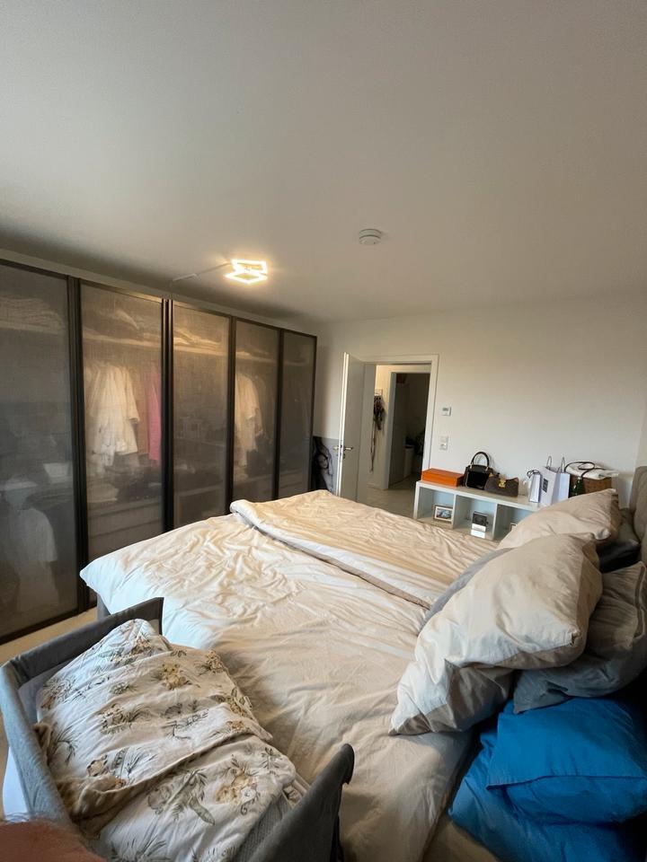 Helle, ruhige Neubau 3-Zi-Whg mit EBK, Stellplätzen in WBB zimmer
