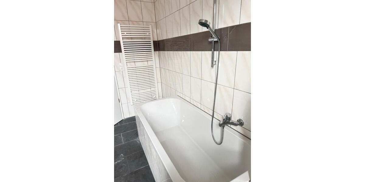 Etagenwohnung Rötha - 4 Zimmer, 120 m&sup2;, 1.220&euro; | Angebot:24548501