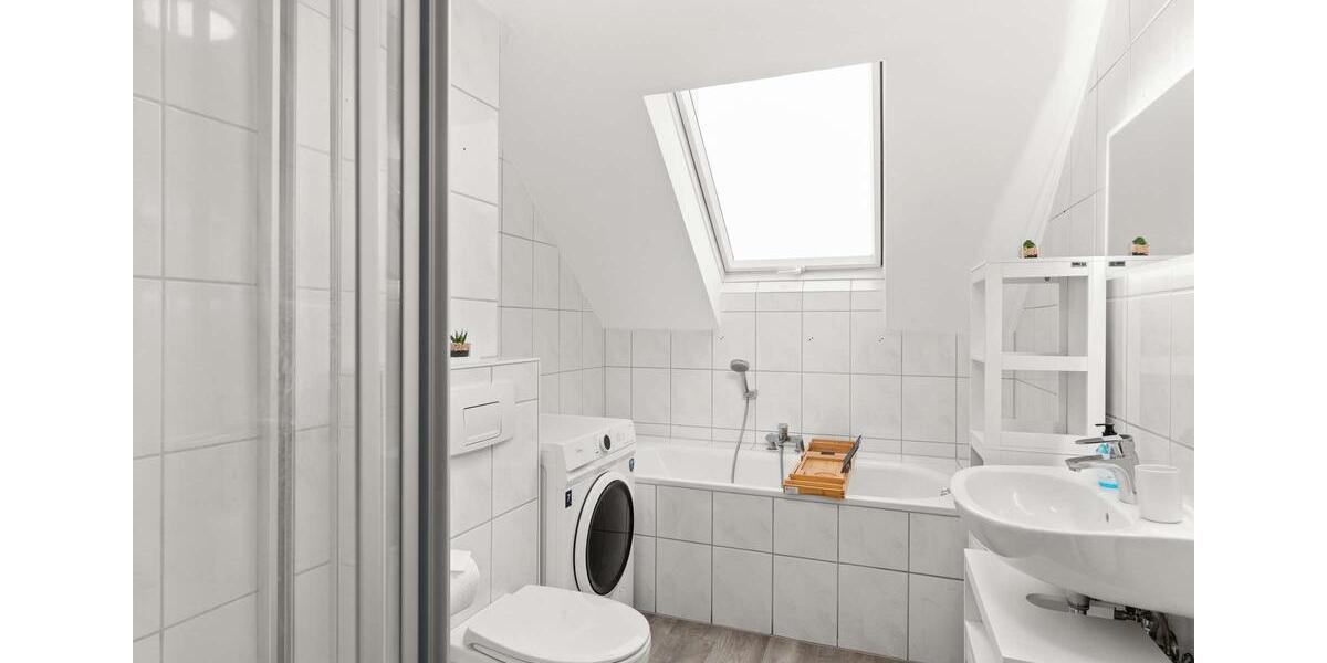Dachgeschoßwohnung Kassel - 2 Zimmer, 65 m&sup2;, 1.200&euro; | Angebot:26578071