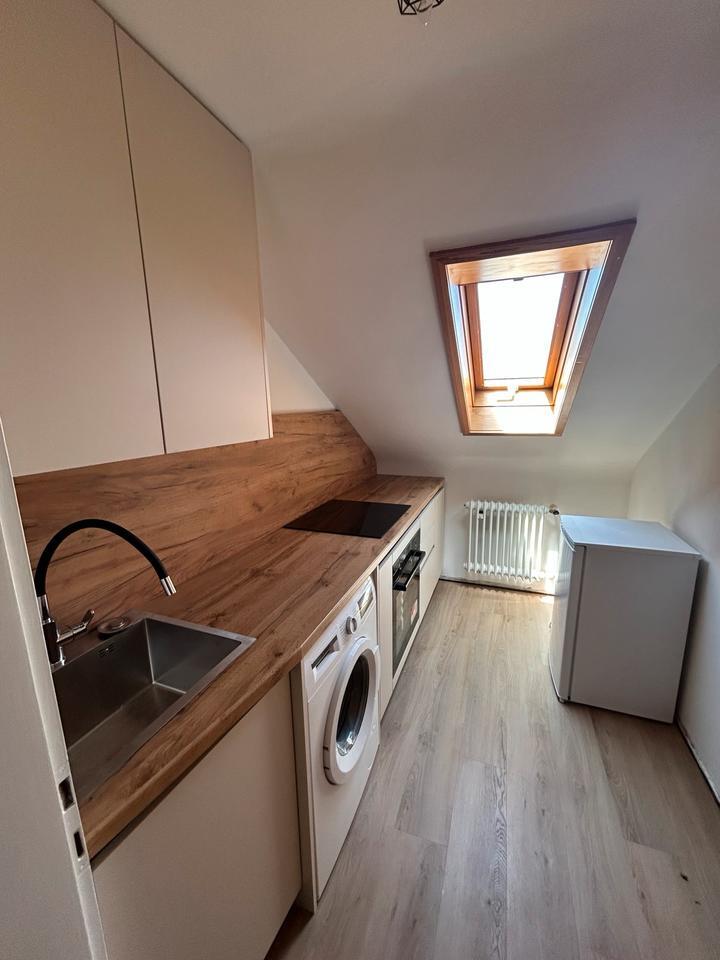 Helle 2 Zimmer Dachgeschoßwohnung im Ortskern von Flein