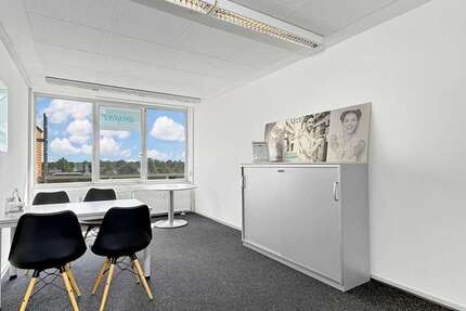 Büro in Döhren, 30519 Hannover 1.300 € 178 m² zimmer