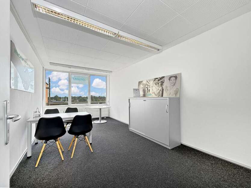 Büro in Döhren, 30519 Hannover 1.300 € 178 m² zimmer