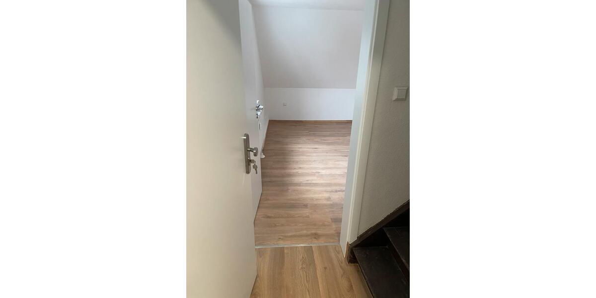 Dachgeschoßwohnung Villingen-Schwenningen Schwenningen - 1 Zimmer, 55 m&sup2;, 800&euro; | Angebot:25160983