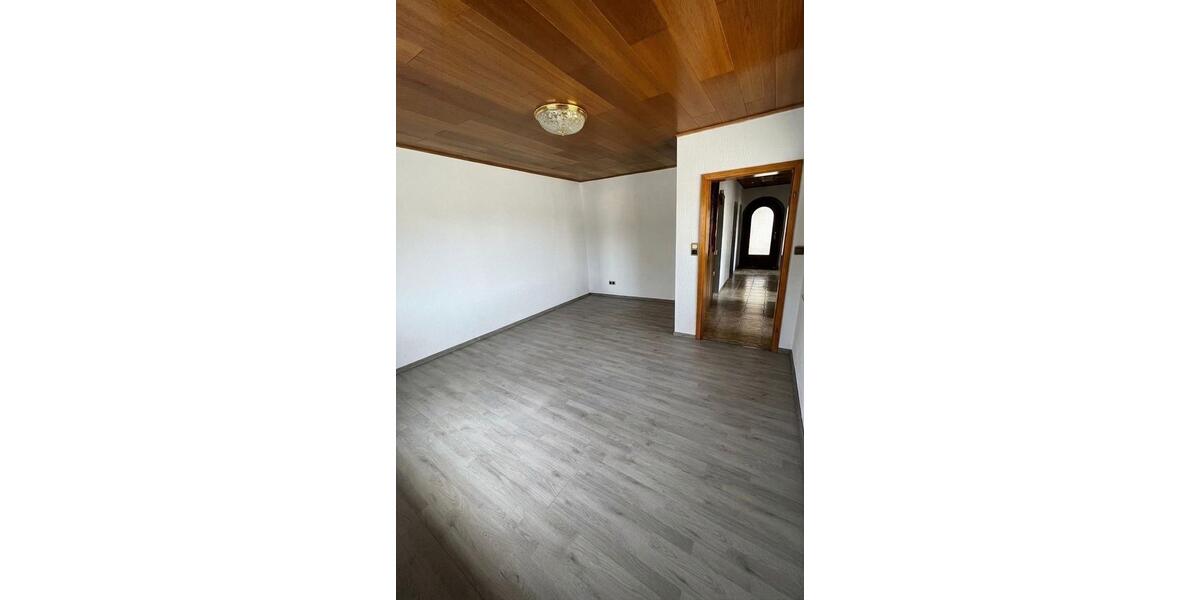 Einfamilienhaus Lauter - 9 Zimmer, 150 m&sup2;, 1.500&euro; | Angebot:26232280