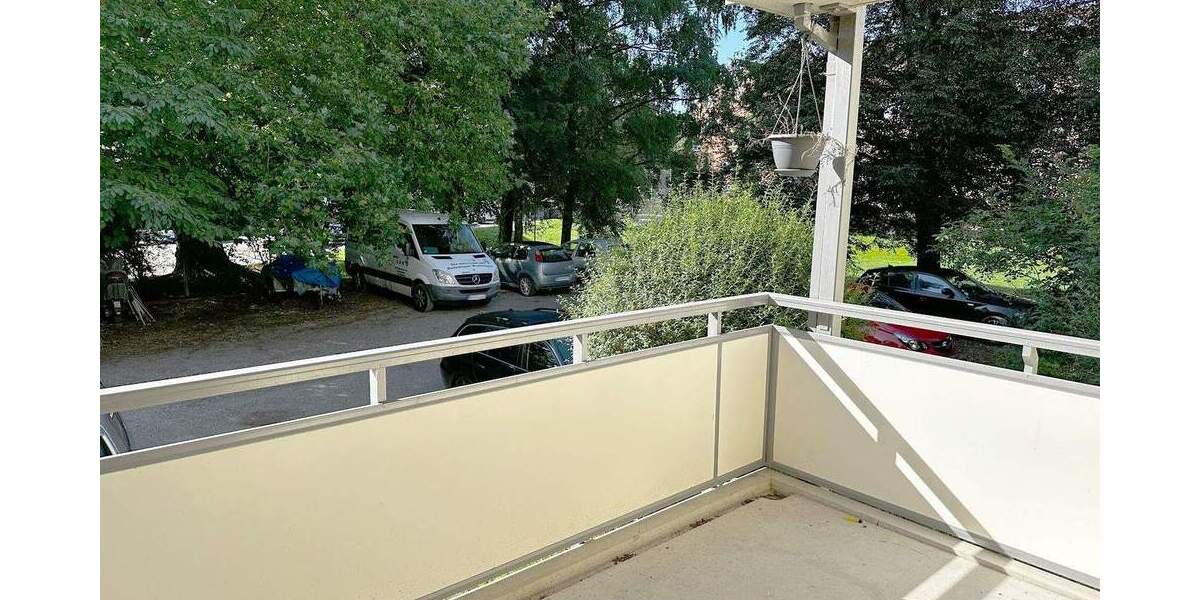 Etagenwohnung Singen (Hohentwiel) Singen - 4 Zimmer, 111 m&sup2;, 1.260&euro; | Angebot:25677101