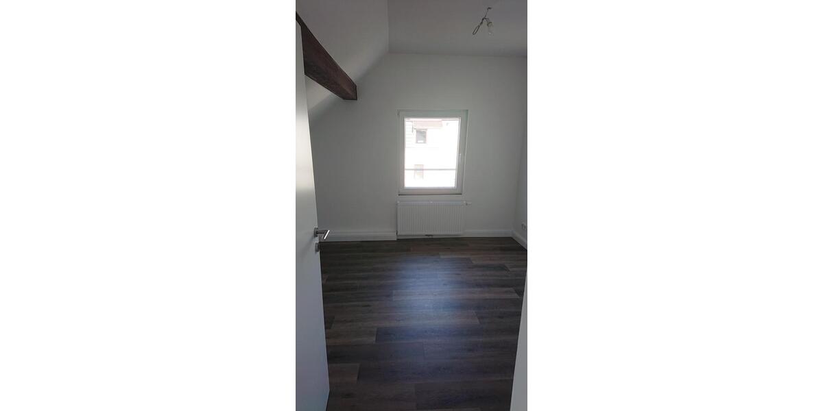 Dachgeschoßwohnung Nordenham - 3 Zimmer, 60 m&sup2;, 750&euro; | Angebot:25840541