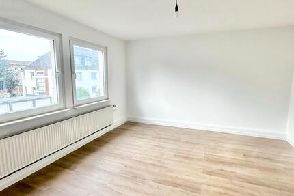 Erstbezug nach Sanierung! Schicke 3-Zi.-Wohnung in Vahrenwald 3 zimmer