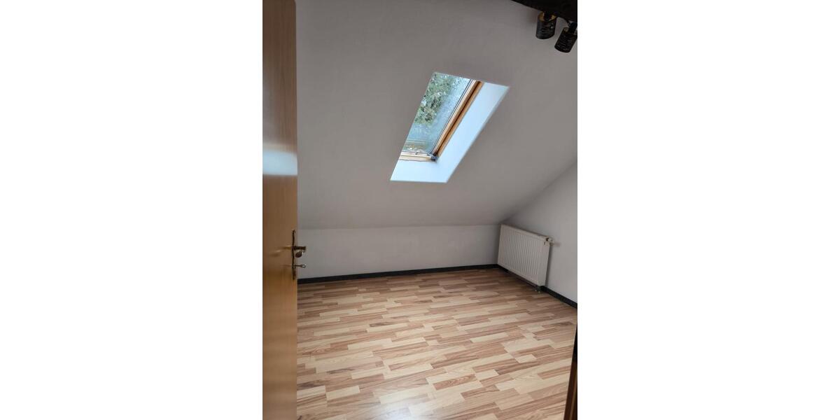 Dachgeschoßwohnung Ehringshausen - 3 Zimmer, 75 m&sup2;, 1.080&euro; | Angebot:25440013